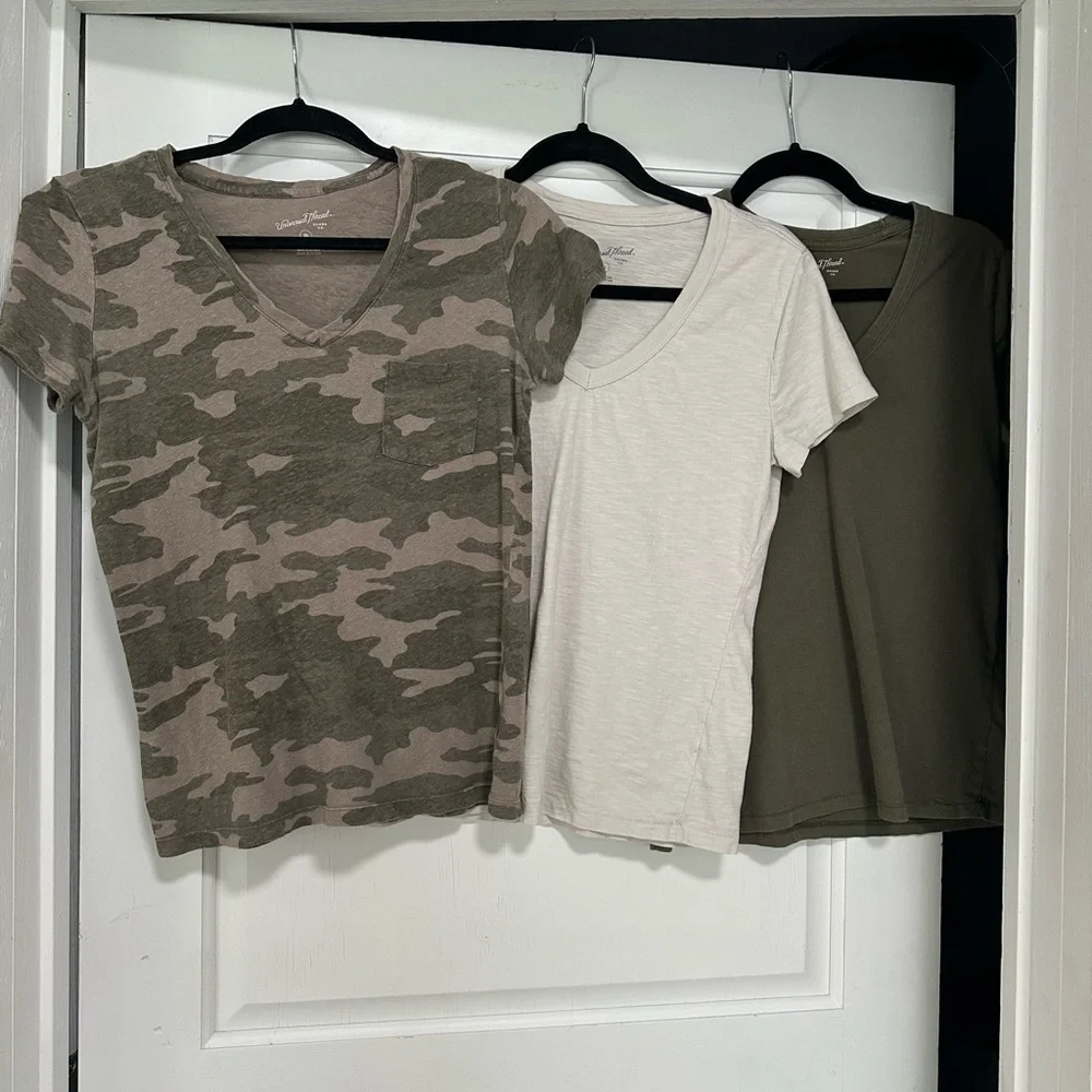 3 v-neck tops - Picture 1 of 7